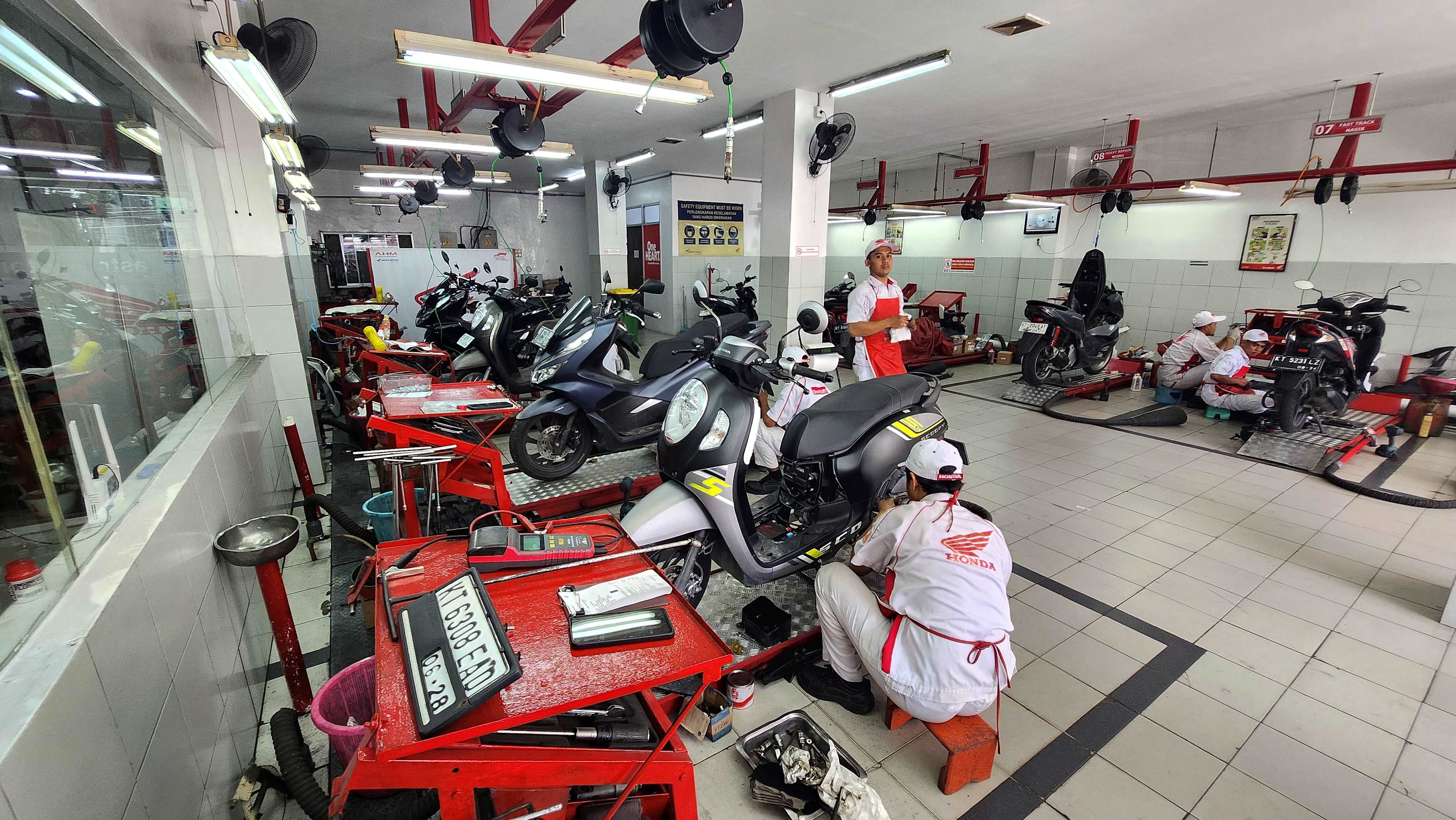 Astra Motor Kaltim 1 mengingatkan perlunya perawatan rutin sepeda motor di bengkel resmi.