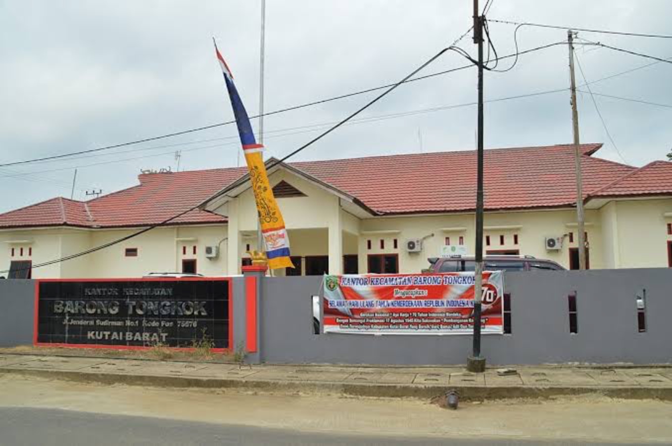 Kantor Kecamatan Barong Tongkok.