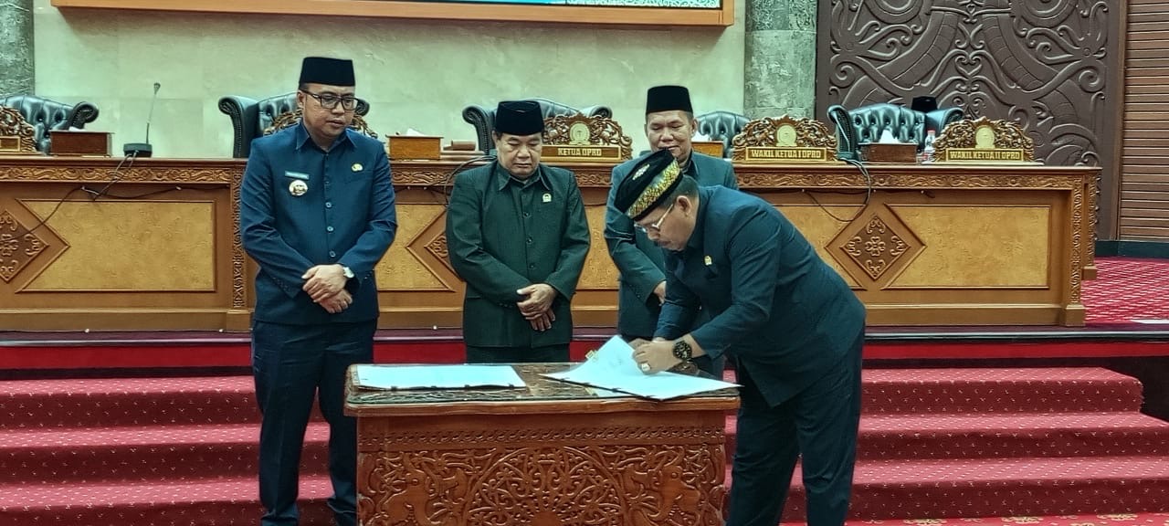 Bupati Kubar Frederick Edwin menyaksikan penandatanganan kesepakatan perubahan KUA dan PPAS 2025.