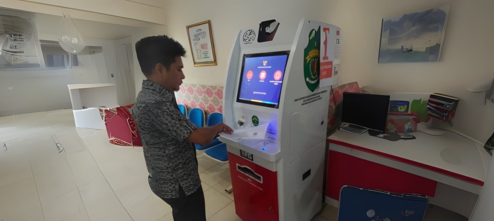 CETAK MANDIRI: Disdukcapil PPU menyiapkan mesin ADM untuk mempermudah layanan administrasi kependudukan dengan cetak mandiri.
