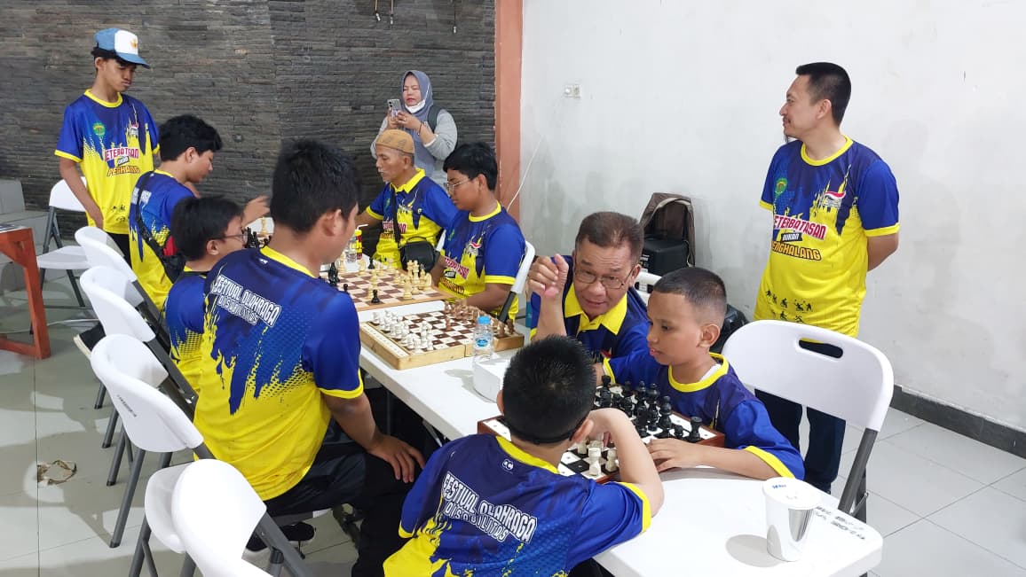 SLB Negeri Balikpapan ambil bagian di festival olahraga di Aula KNPI Balikpapan. (FOTO OKTAVIA MEGARIA/KP)