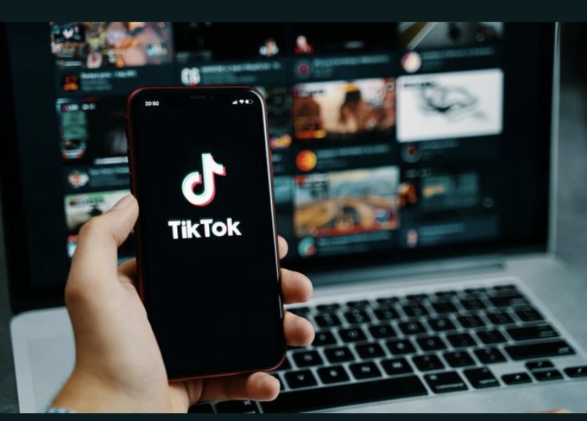 Fitur live TikTok tiba-tiba dinonaktifkan di tengah gemuruh ricuh demo di berbagai daerah.&nbsp;  