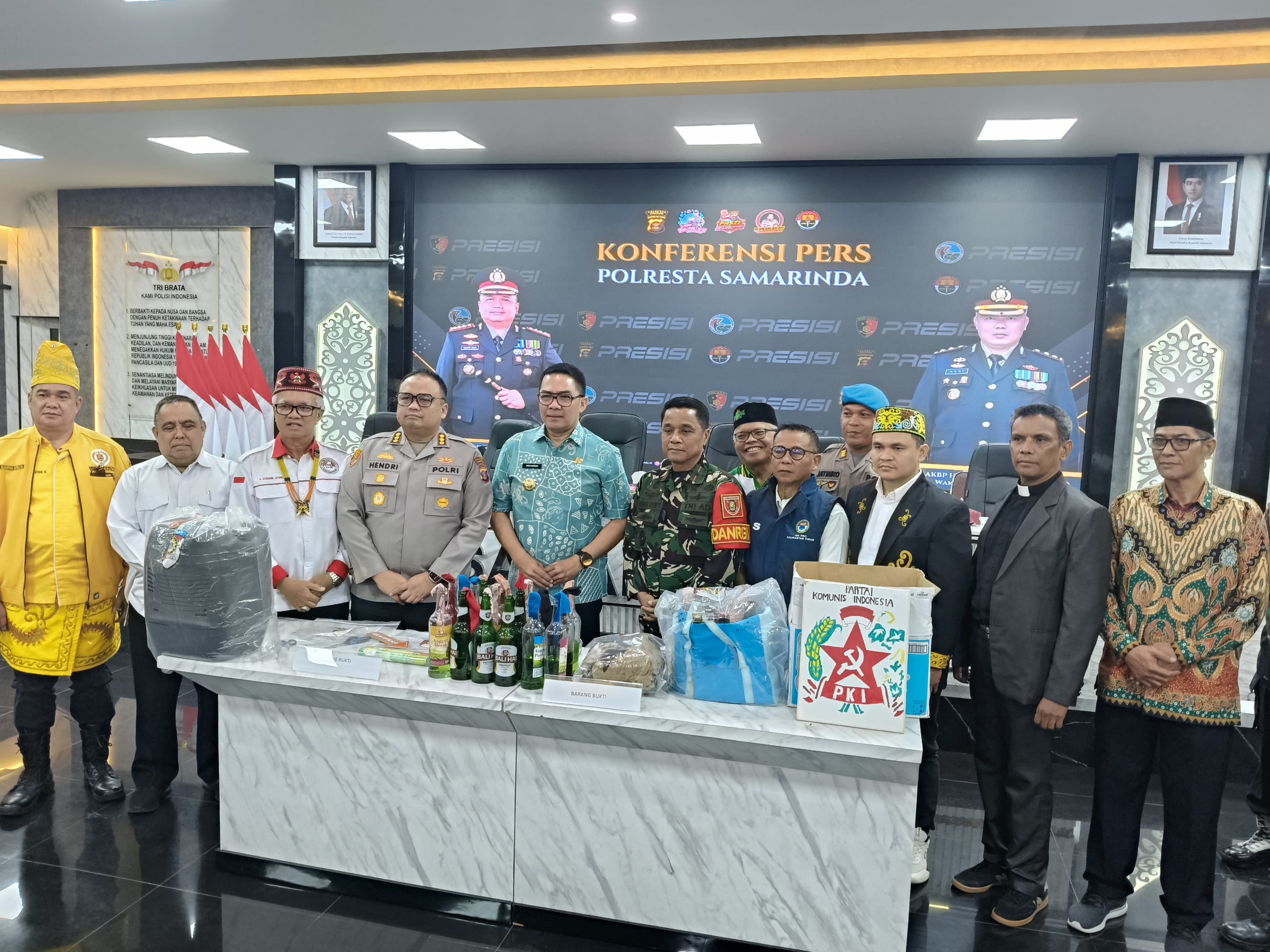 TINDAK: Polresta Samarinda amankan 22 mahasiswa Unmul dan 27 bom molotov. (EKO PRALISTIO/KP)