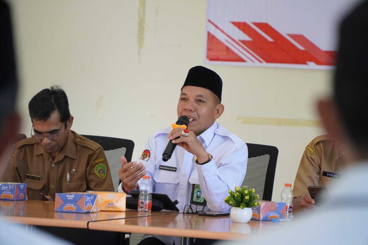 FKUB: Kepala Kantor Kemenag PPU, Muhammad Syahrir (tengah) pada kegiatan pelantikan pengurus FKUB Kecamatan Penajam.