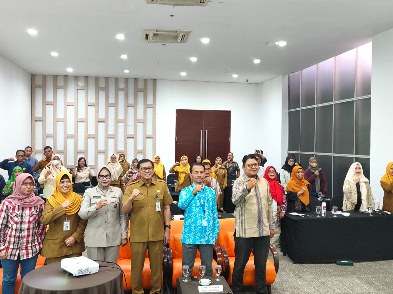 Heruressandy Setia Kesuma bersama pemateri dan peserta pelatihan pelaporan keuangan koperasi. (FOTO LUPUS/KP)