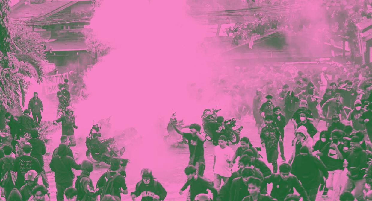 Ilustrasi penggunaan warna brave pink hero green.