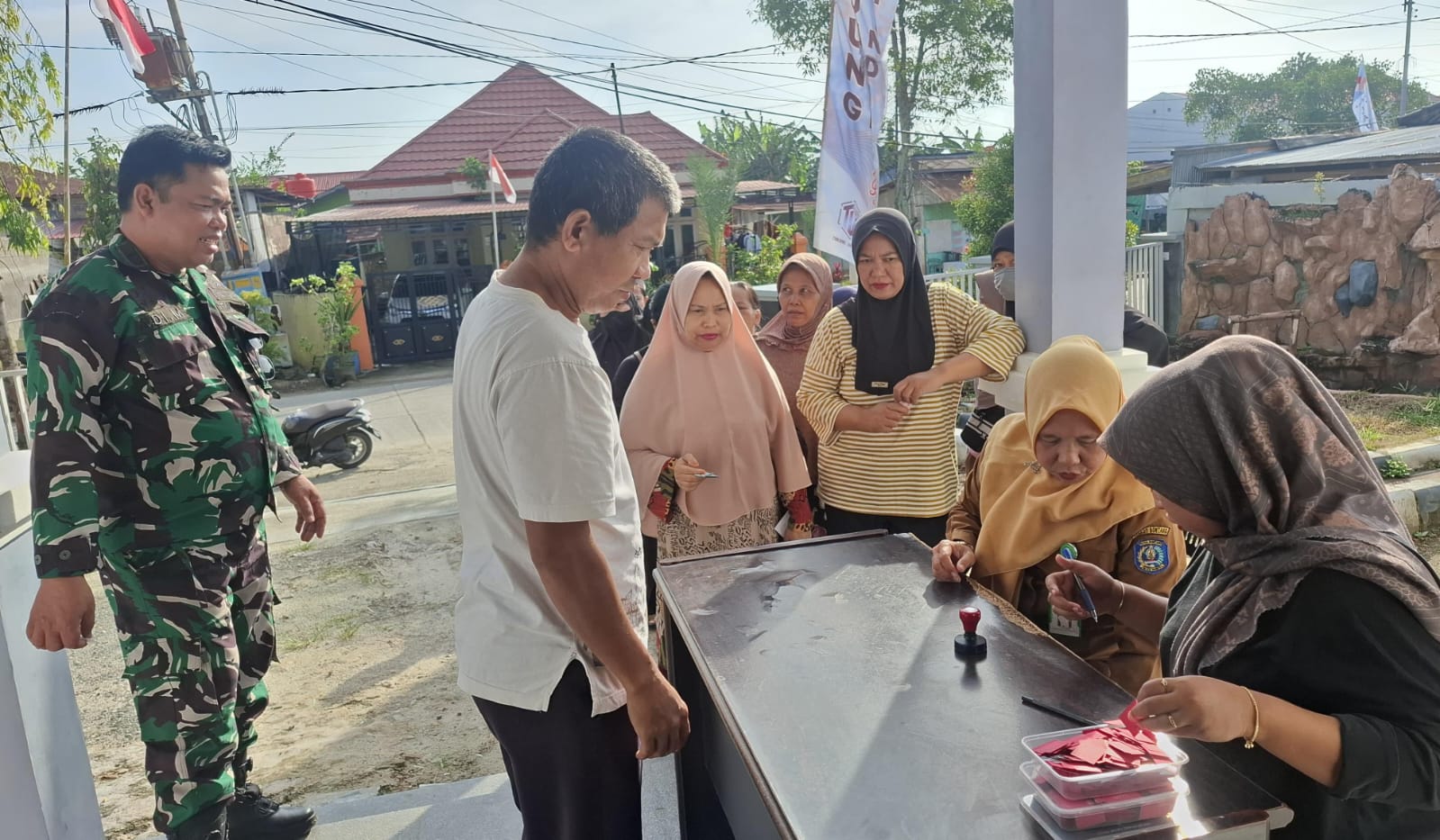 TEKAN INFLASI: Kelurahan Satimpo memfasilitasi kegiatan pangan murah agar warga bisa mendapatkan bahan pangan dengan harga terjangkau.