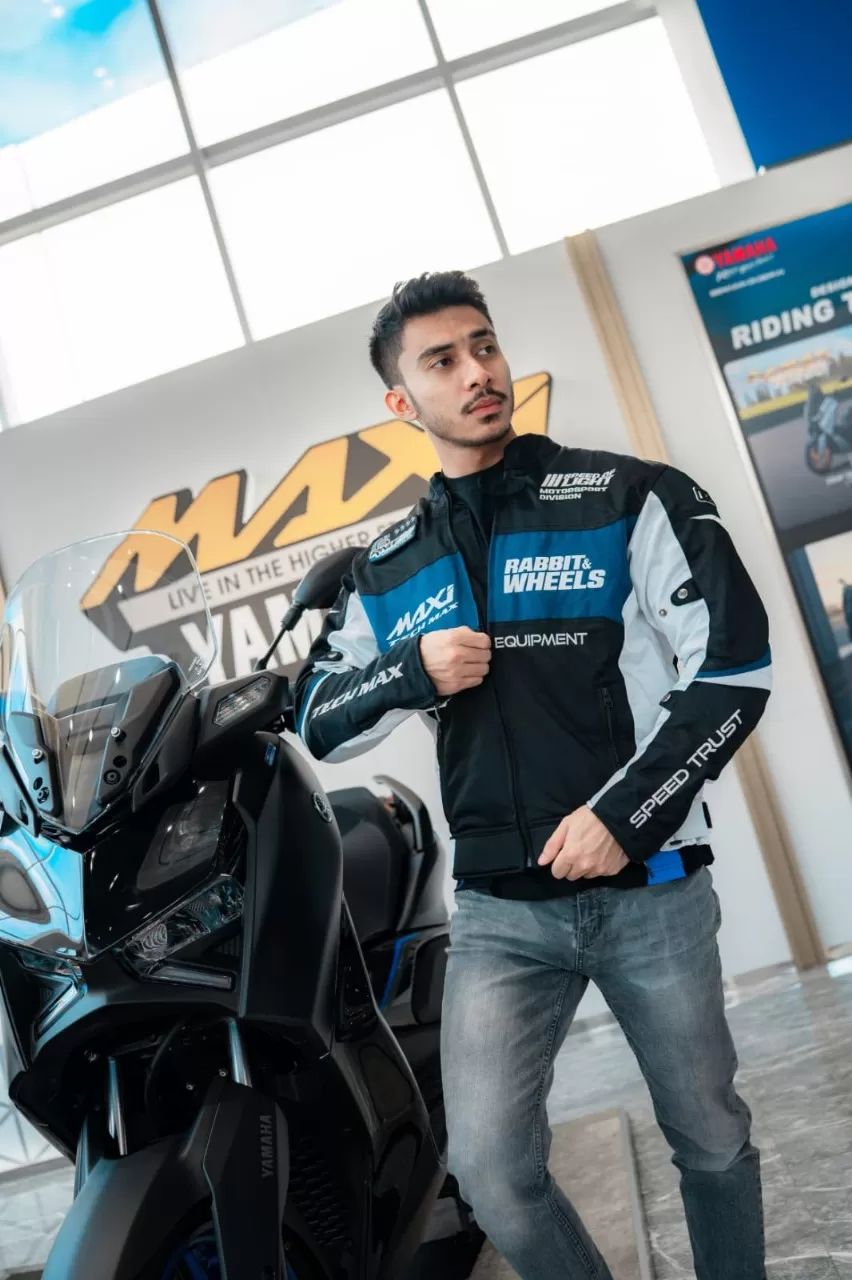 SPORTY: Koleksi ini dirancang tidak hanya sebagai pelengkap berkendara, tetapi juga sebagai bagian dari gaya hidup dengan sentuhan premium dan sporty.