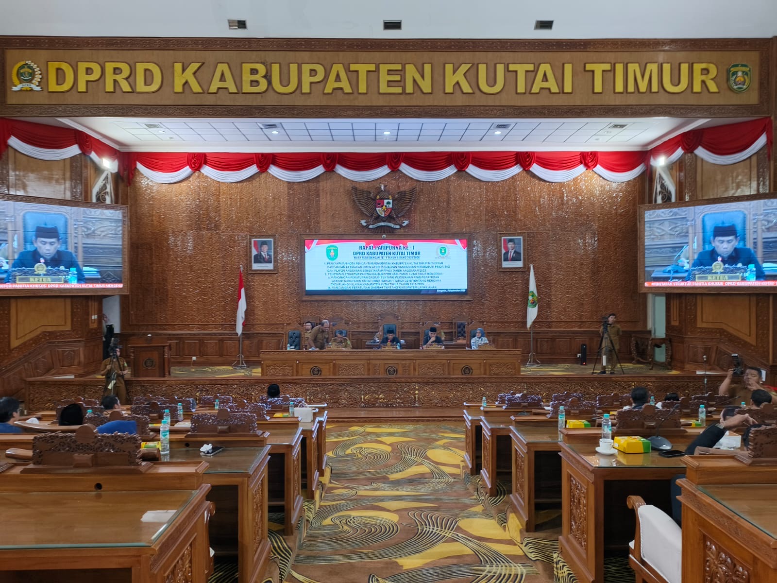 Rapat paripurna DPRD Kutai Timur membahas nota pengantar Pemkab terkait rancangan KUA serta perubahan PPAS APBD 2025, Selasa (2/9/2025).