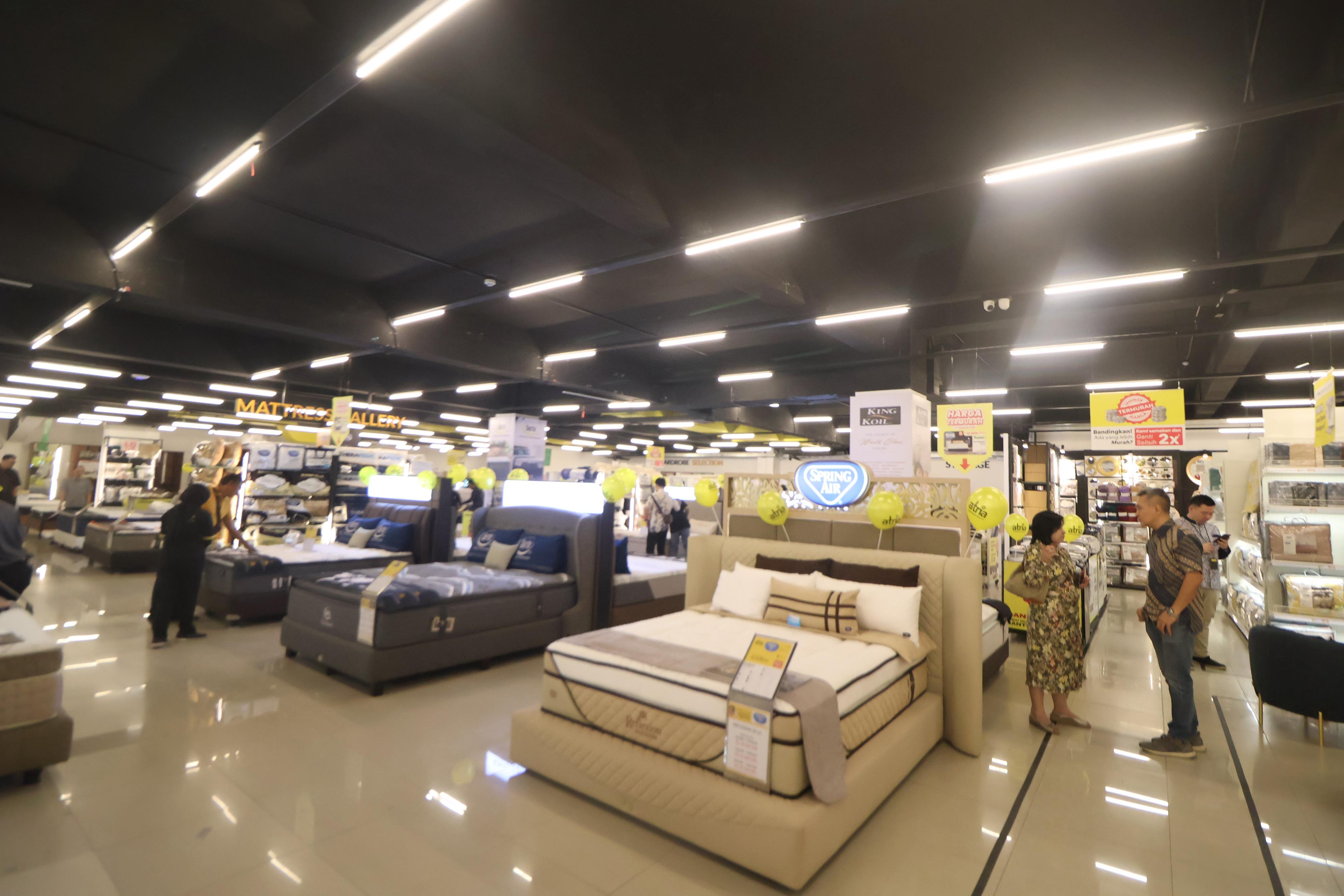 Beragam pilihan matras dan bedroom set ditawarkan untuk memenuhi kebutuhan kenyamanan pelanggan.