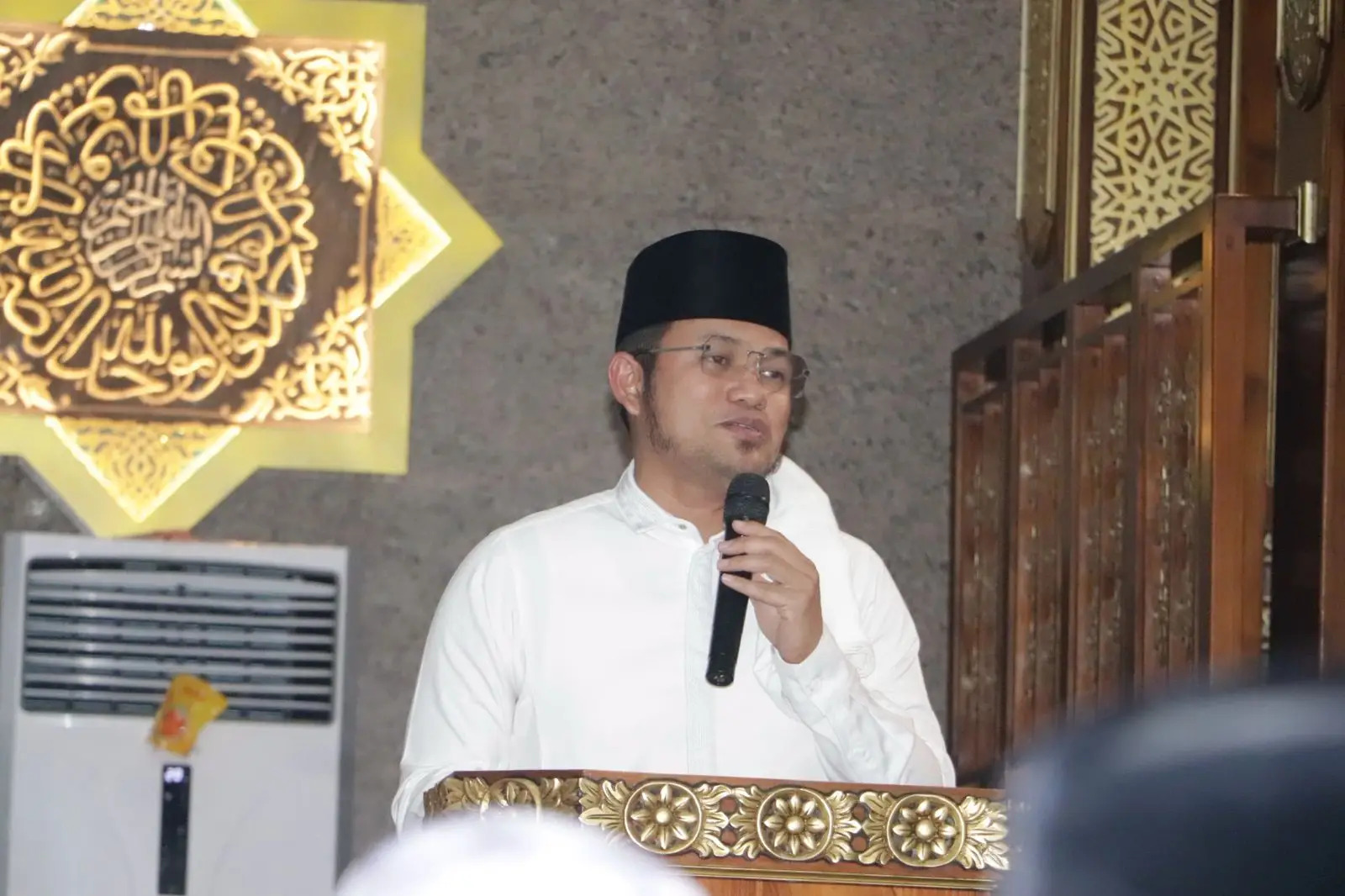 Rudy Mas&rsquo;ud memimpin istigasah sekaligus peringatan Maulid Nabi Muhammad SAW di Masjid Nurul Mu&rsquo;minin, Selasa (2/9).