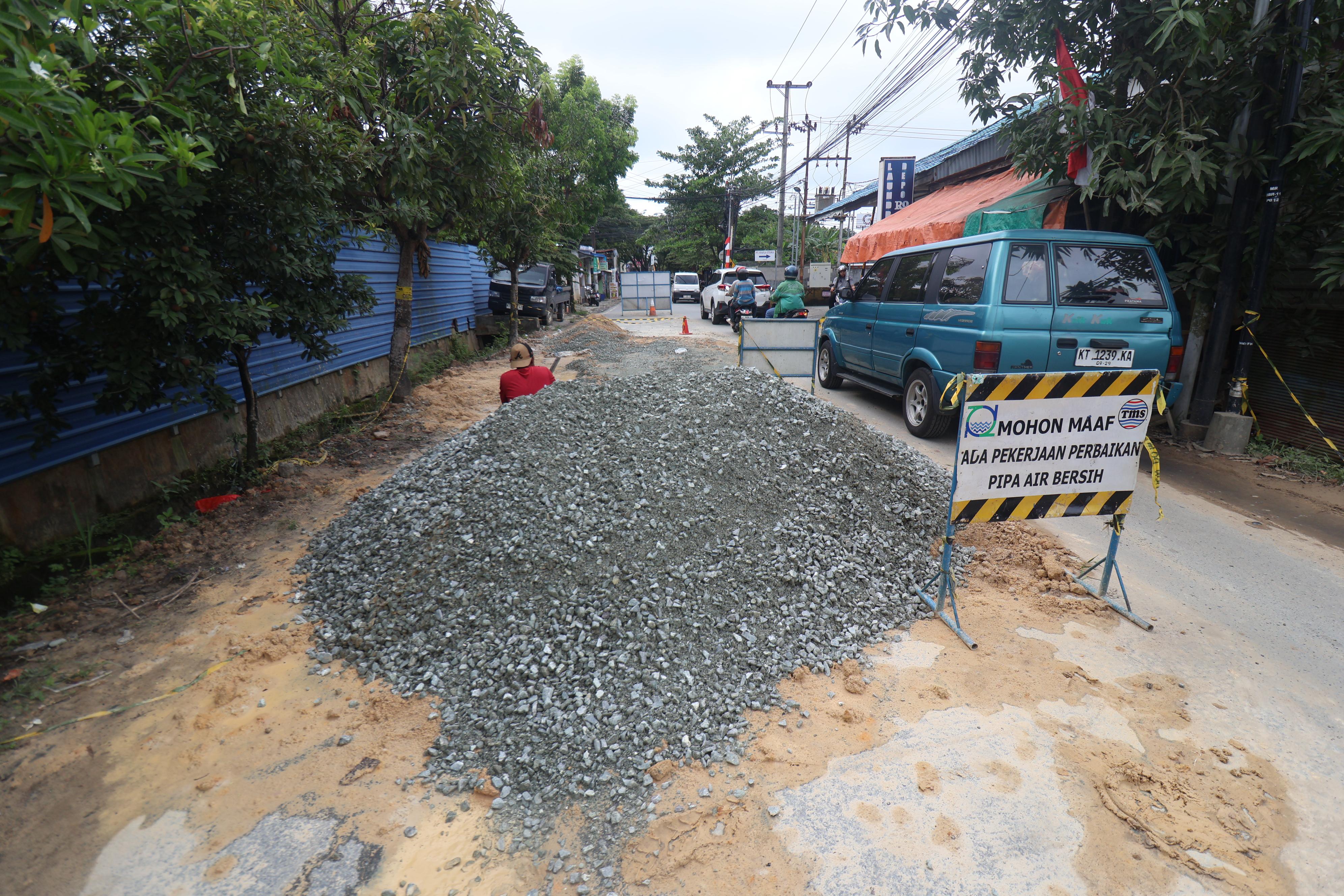 PTMB akan melanjutkan pergantian pipa di Jalan Agung Tunggal. Nantinya bertahap hingga ke Grand City. (ANGGI PRADITHA/KP)