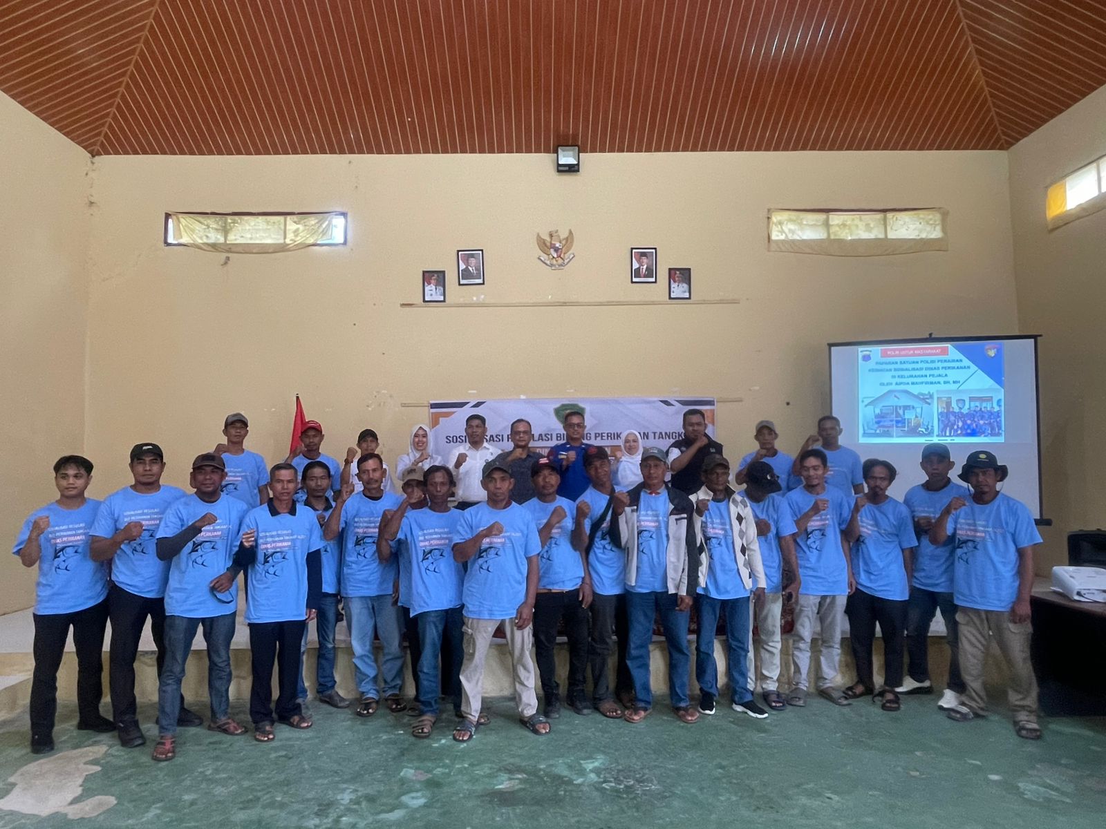 HUKUM: Masyarakat pesisir yang di dalamnya terdapat komunitas nelayan mendapatkan sosialisasi edukasi hukum dari pemerintah dan Satpolairud Polres PPU.(ist)