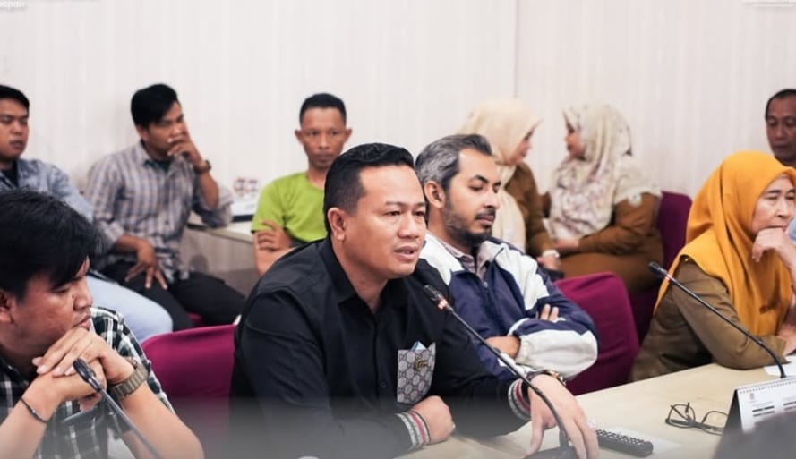Ketua Komisi IV DPRD Balikpapan Gasali saat memimpin RDP, Selasa (2/9)