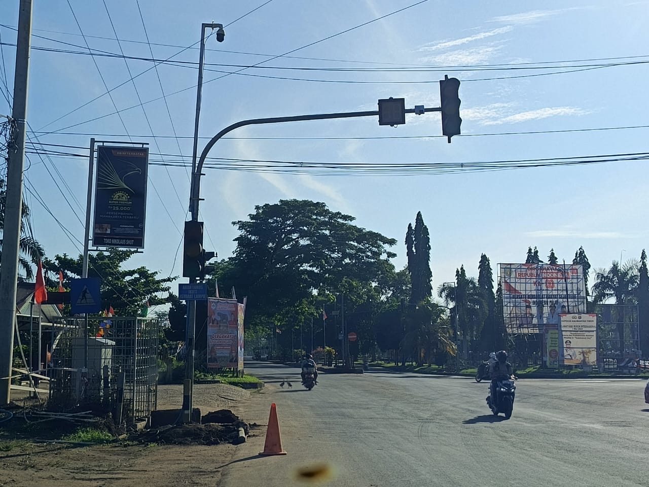 Traffic light di simpang Business Center padam selama proses pemeliharaan.