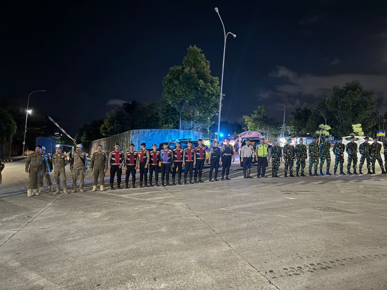 SKALA BESAR. Patroli skala besar melibatkan personel gabungan di kawasan Balikpapan Timur.