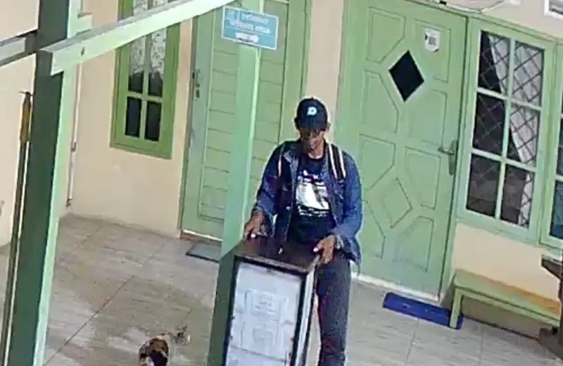 TEREKAM KAMERA: Aksi pencurian di sejumlah masjid dan musala yang dilakukan pelaku terekam kamera pengawas.