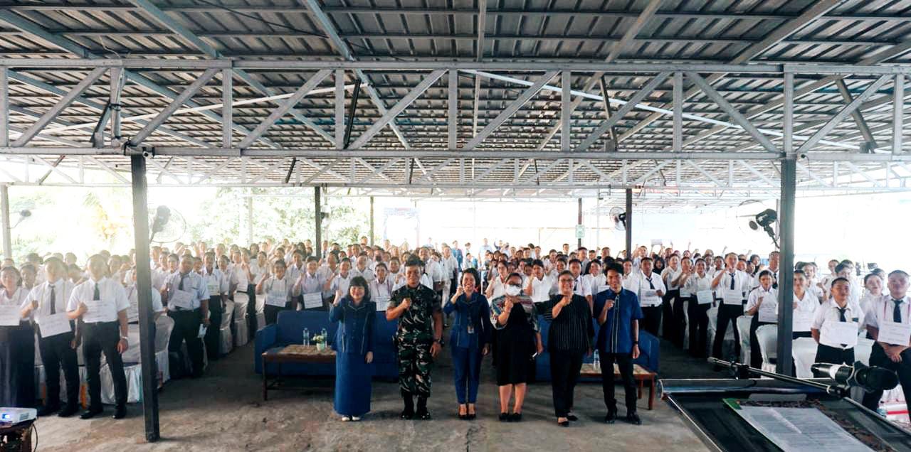 Kapten Kav Zet Yakhin menyampaikan materi tentang kehidupan berbangsa, bernegara, dan pembinaan kesadaran bela negara.