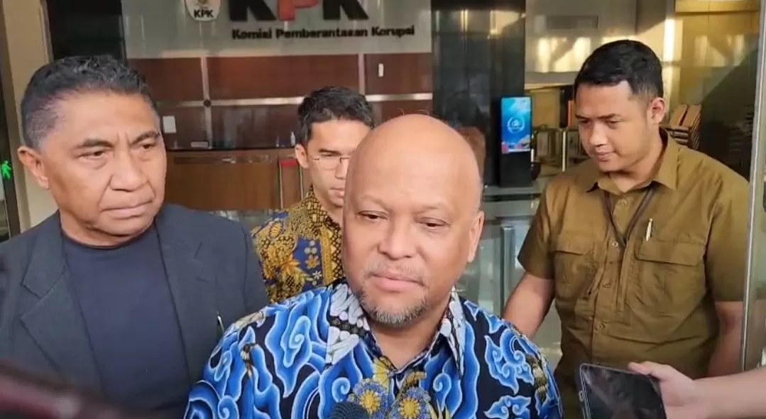 Ilham Habibie setelah diperiksa KPK.