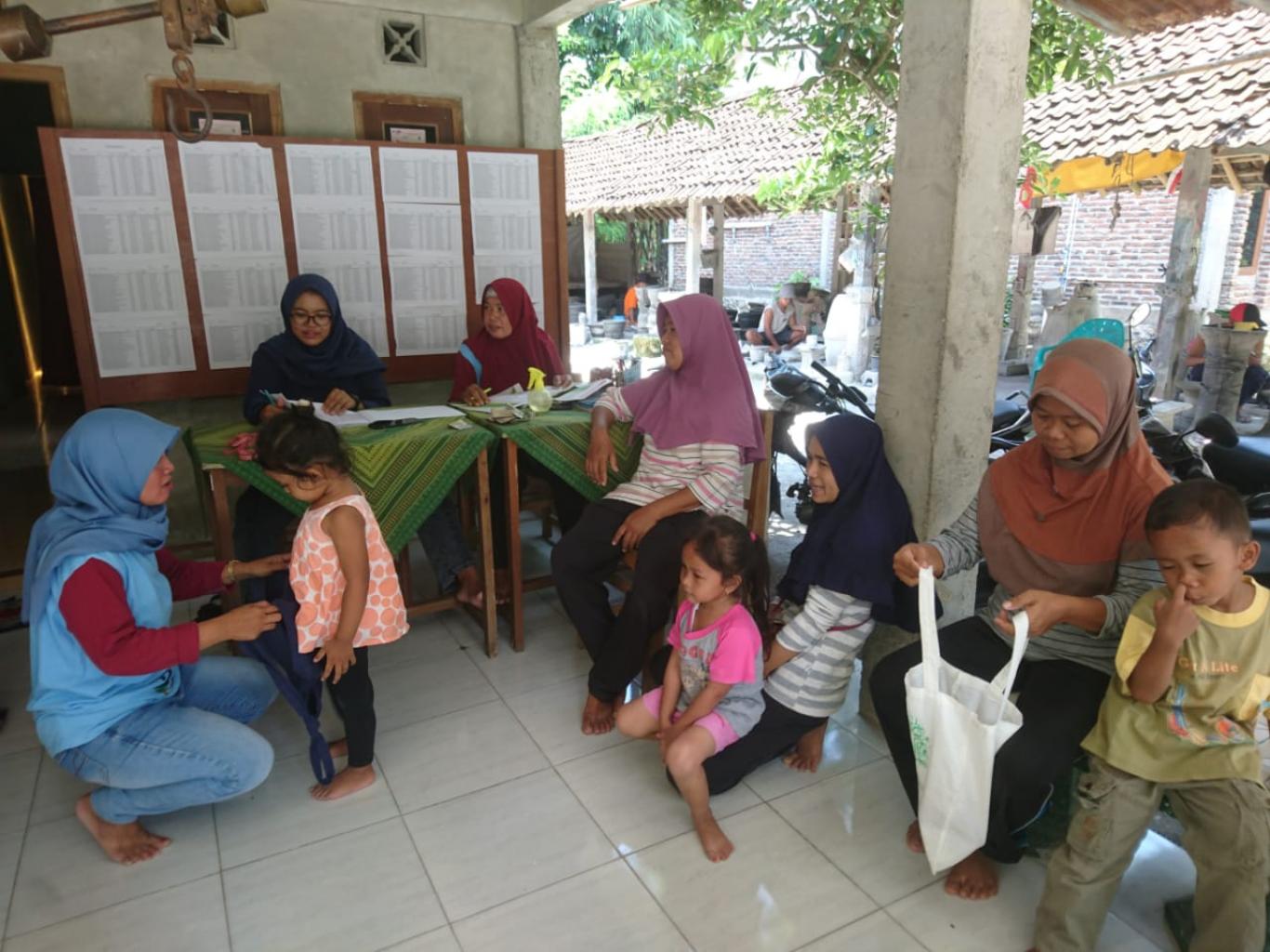 Banyak kader posyandu mundur karena insentif yang diterima tidak sesuai dengan yang dikeluarkan.