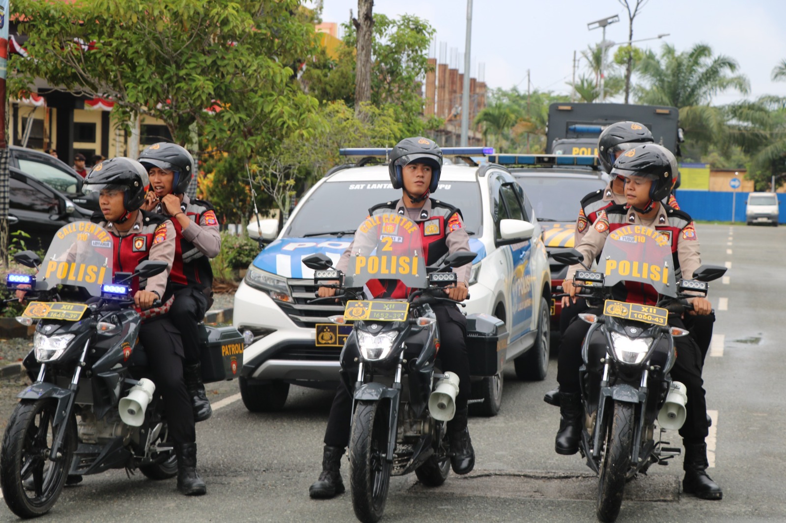TITIK RAWAN: Sebagian personel Polres PPU yang diberangkatkan menuju titik-titik rawan.