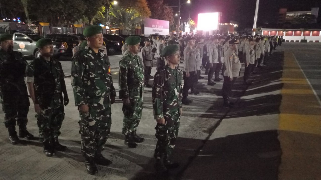 Patroli skala besar melibatkan ratusan personel gabungan. Sebelum bergerak, personel mendapatkan apel arahan pimpinan.  &nbsp;    &nbsp;