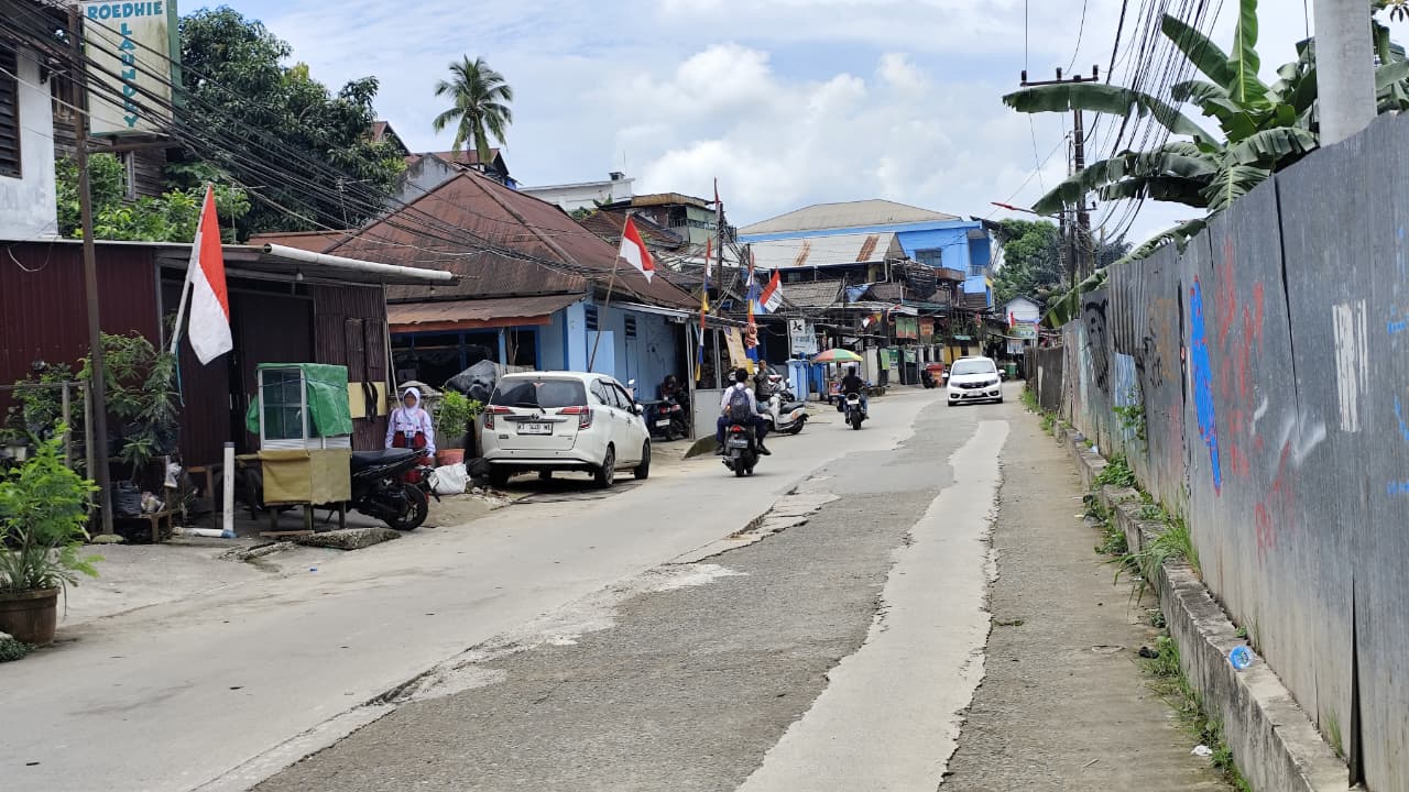 MENANTI PERBAIKAN: Kerusakan di Jalan Pasundan dan Jalan Gunung Cermain masuk radar tim UPTD Pemeliharaan Jalan dan Drainase DPUPR Samarinda untuk perbaikan segera.