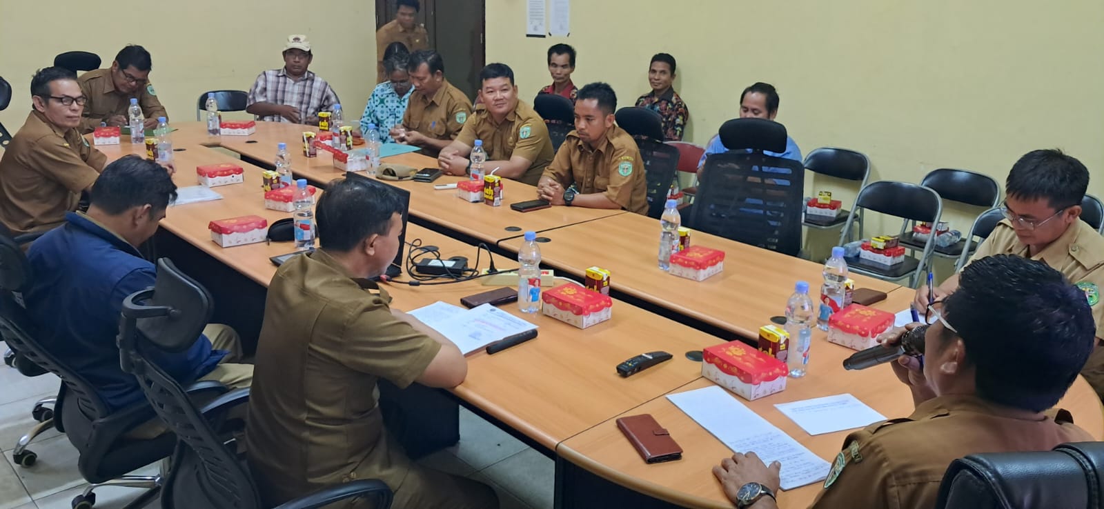 KOORDINASI: Rapat koordinasi tapal batas sejumlah kampung di Kantor Camat Barong Tongkok.