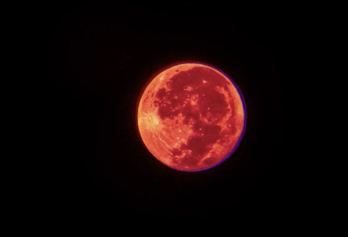 Ilustrasi fenomena gerhana bulan.