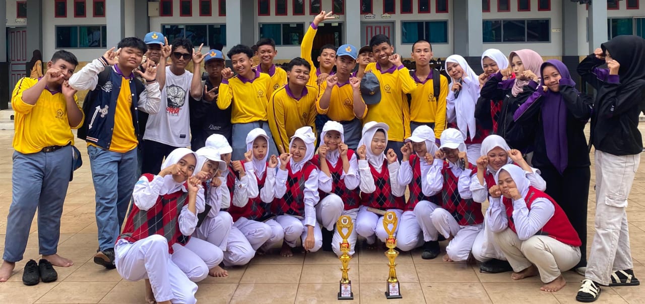 Tim Paskibra Garuda SMK TI Labbaika juara Lomba Gerak Jalan HUT ke-80 RI 2025.