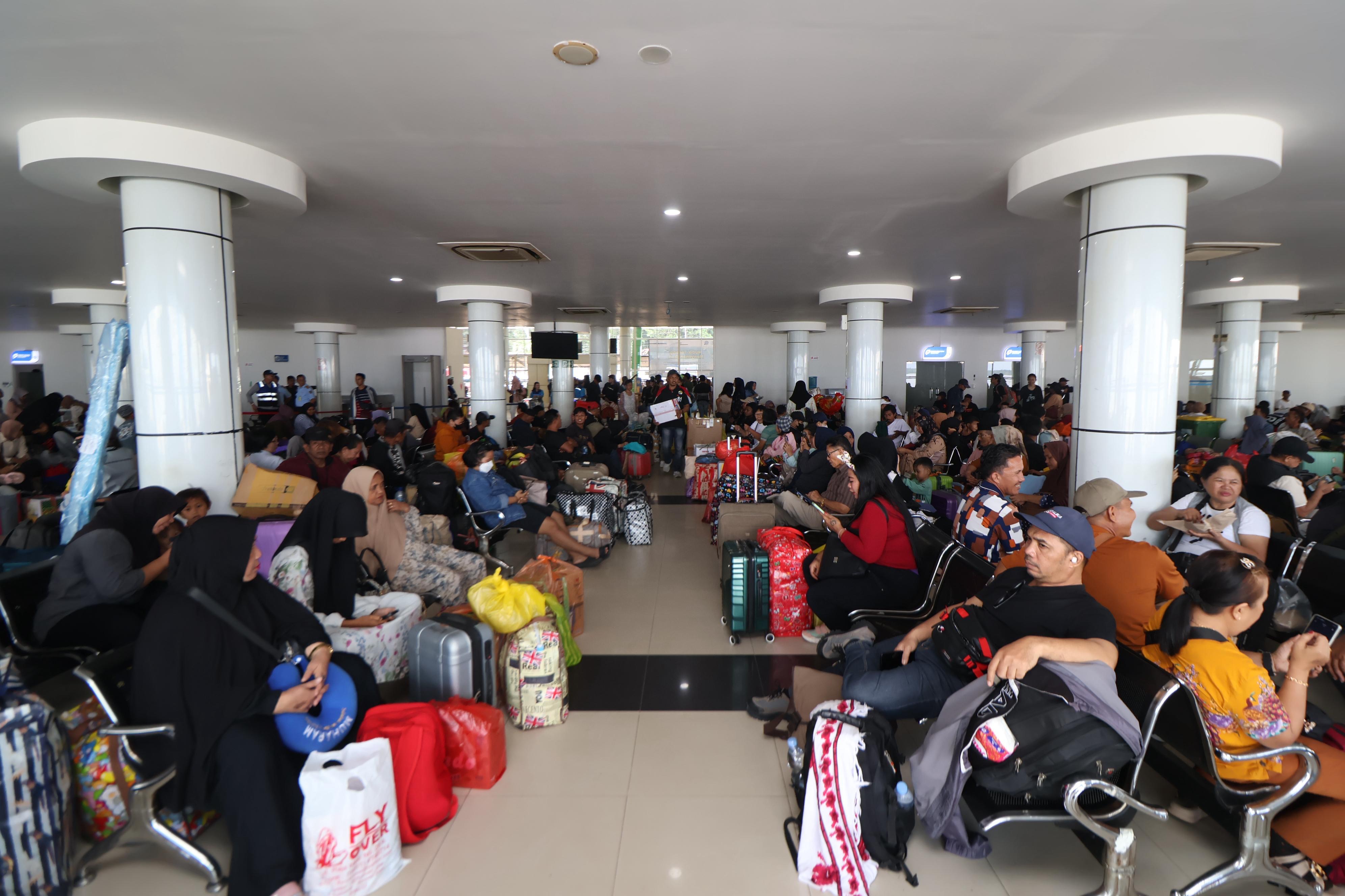 Secara bulanan, terjadi penurunan jumlah penumpang kapal laut. Meski begitu, Pelabuhan Semayang Balikpapan masih jadi jalur utama dengan dominasi 66,53 persen dari total pergerakan.