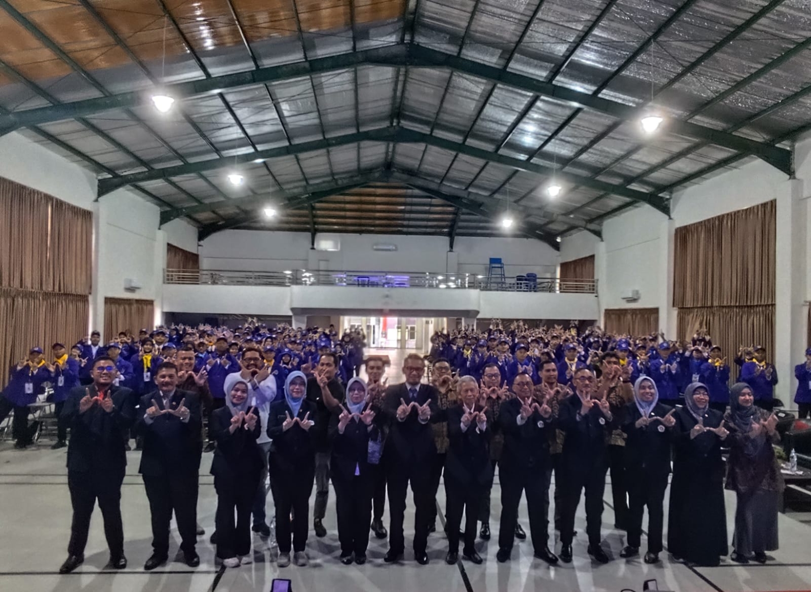 MAHASISWA TERBAIK: Susana kegiatan Pengenalan Kehidupan Kampus bagi Mahasiswa Baru yang diselenggarakan STMIK.