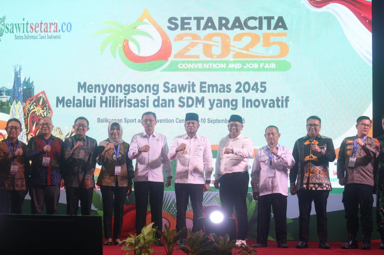 Gubernur Kaltim Rudy Mas&rsquo;ud bersama stakeholder kelapa sawit dalam pembukaan Setaracita Expo 2025 di BSCC Dome, Selasa (9/9).