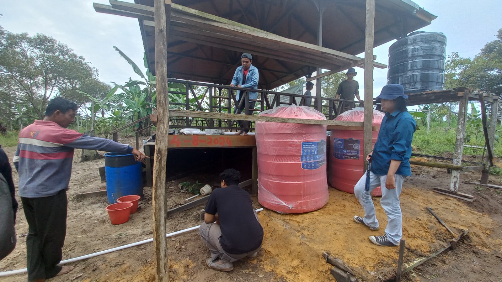 Proses instalasi Sistem Rainwater Harvesting/RWH