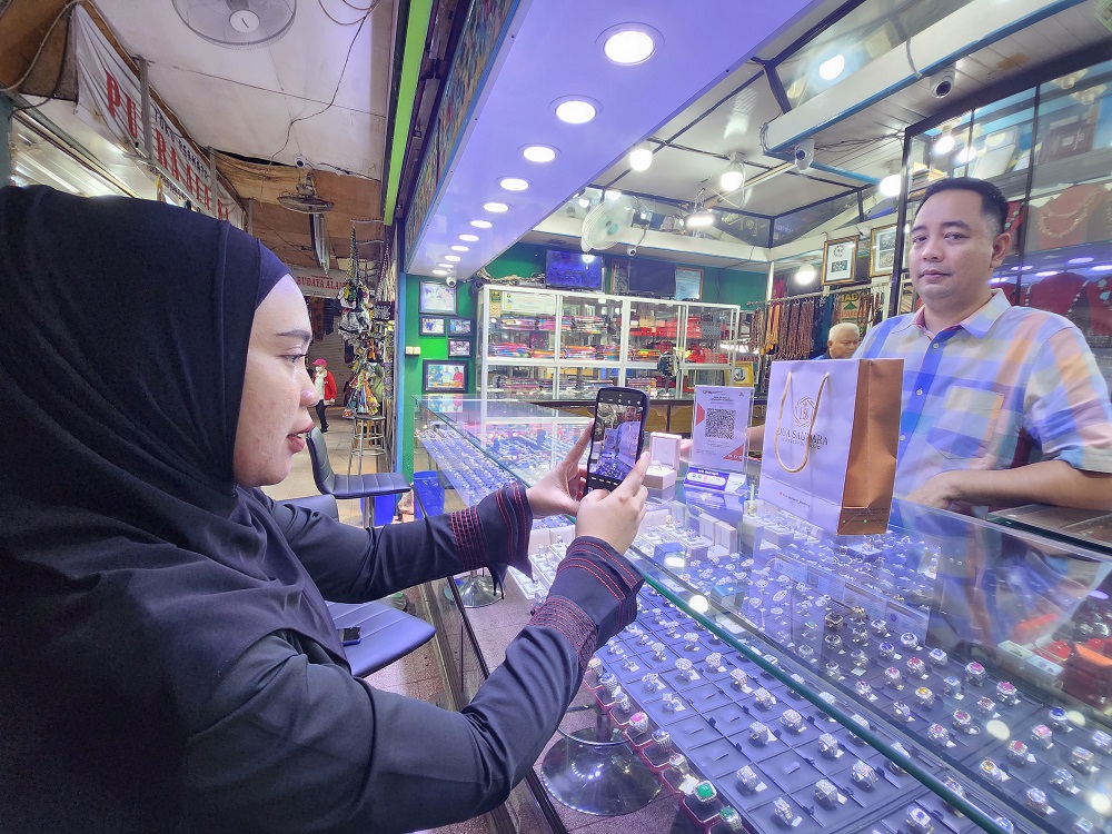 WISATA BELANJA: Pedagang Pasar Inpres Balikpapan berharap kegiatan nasional lebih sering digelar di Balikpapan agar penjualan meningkat.