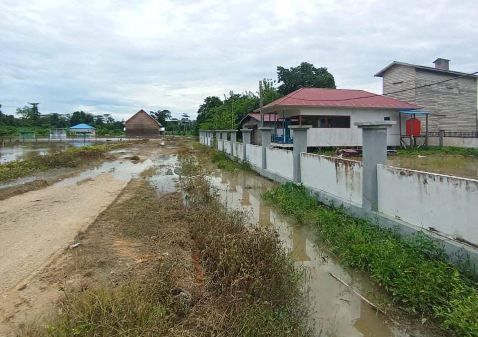 SERBA TERBATAS: Beberapa desa di Kecamatan Sandaran, Kutai Timur hingga kini belum merasakan layanan listrik PLN dan air bersih dari pemerintah.