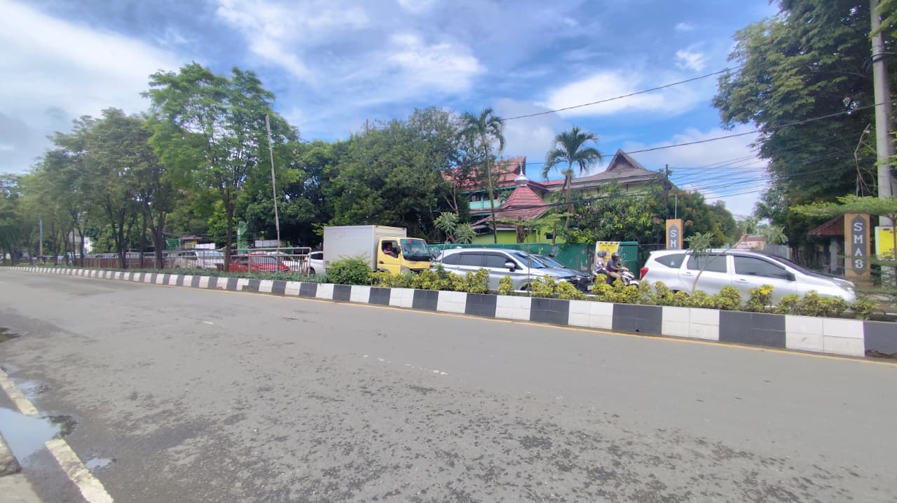 ALTENATIF: Dishub Samarinda mengkaji pembangunan marka jalan berupa zebra cross di Jalan Ir H Juanda tepatnya depan SMP 5 atau SMA 5 untuk memudahkan anak sekolah menyeberang.