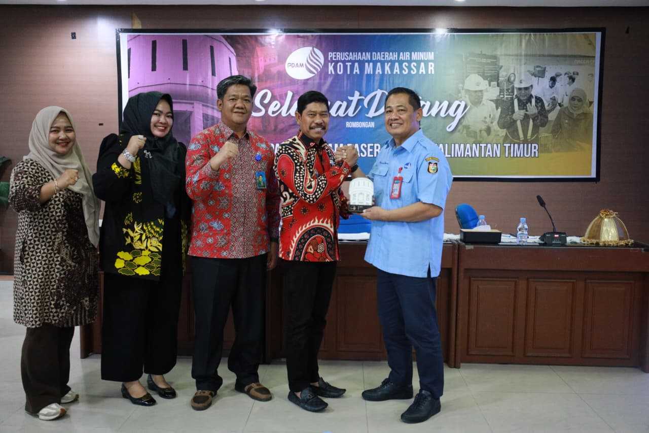 Abdul Waris Muin dan Abdul Rasyid saat berkunjung dan bertemu Wali Kota Makassar membahas Program Mulia PDAM.