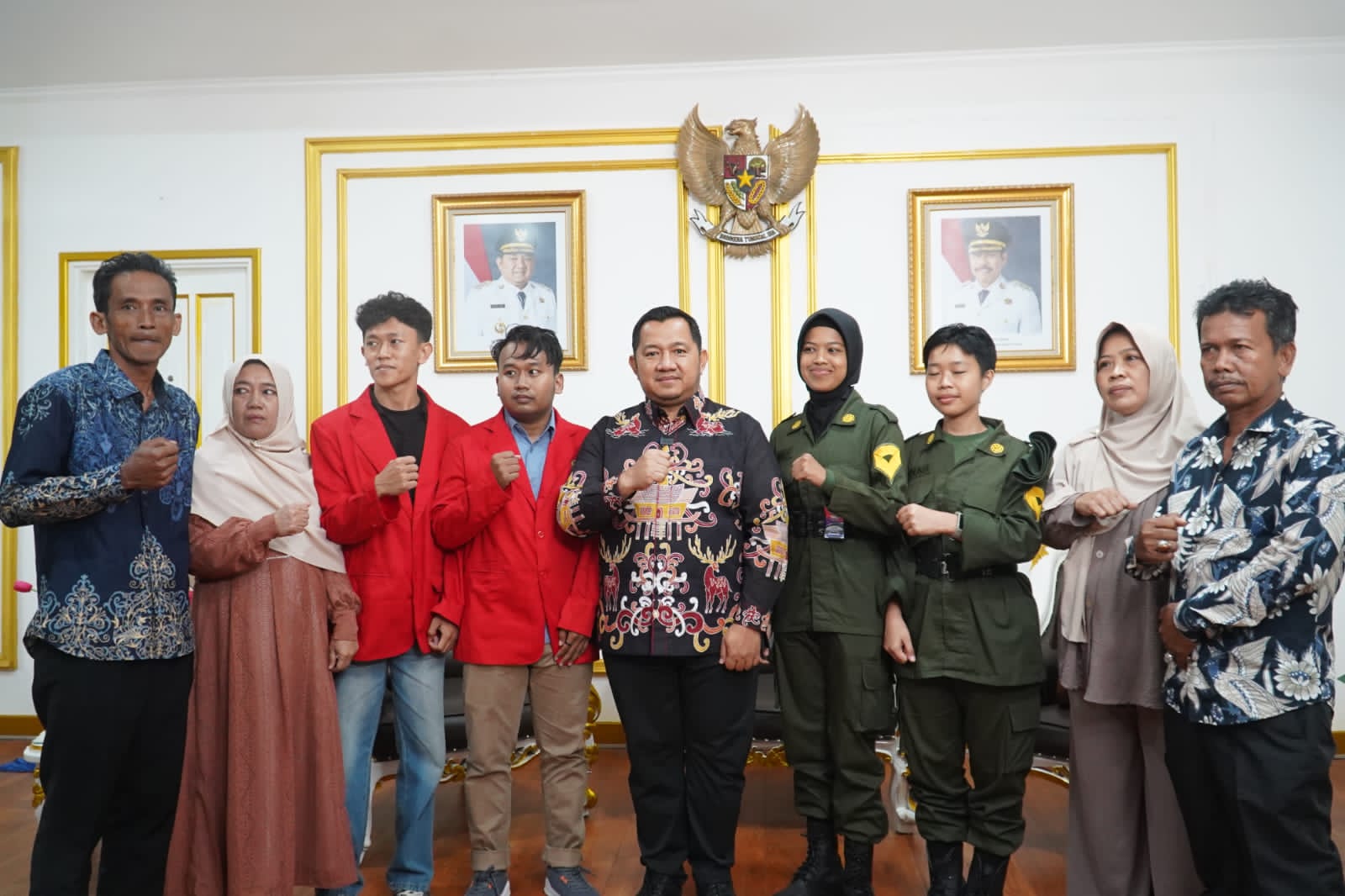 Mudyat Noor (tengah) berkomitmen berinvestasi terhadap pendidikan pemuda lokal bagi pembangunan PPU masa depan.