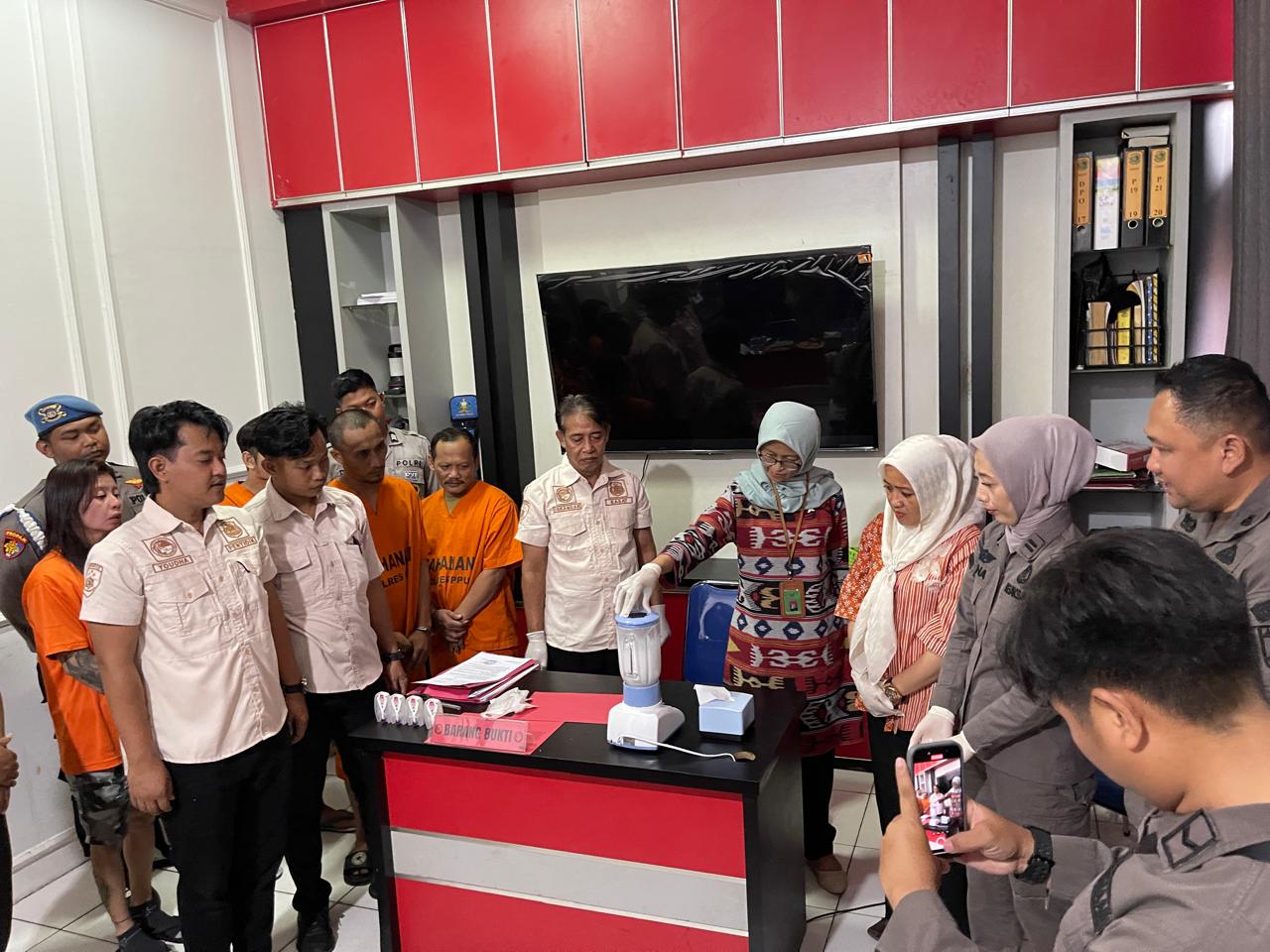 DIMUSNAHKAN: Polres PPU memusnahkan 28,45 gram narkotika jenis sabu hasil tangkapan empat kasus.(ist)