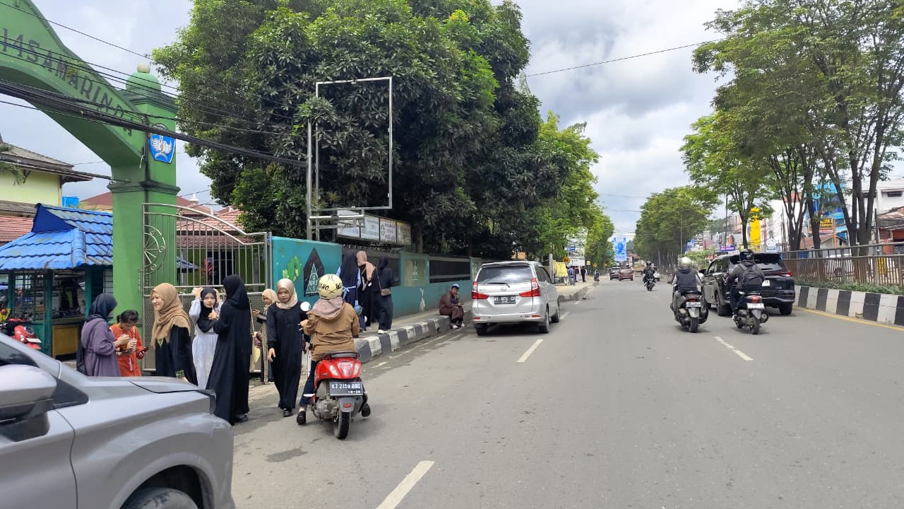 PERLU: Pembangunan marka jalan berupa zebra cross diperlukan khususnya di depan SMP 4-SMA 3-SMA 5 untuk memudahkan akses penyeberangan murid.