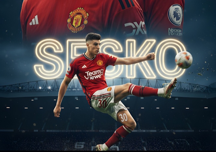 Contoh poster sinematik pemain MU hasil Prompt AI Pemain Bola dengan latar stadion Old Trafford.