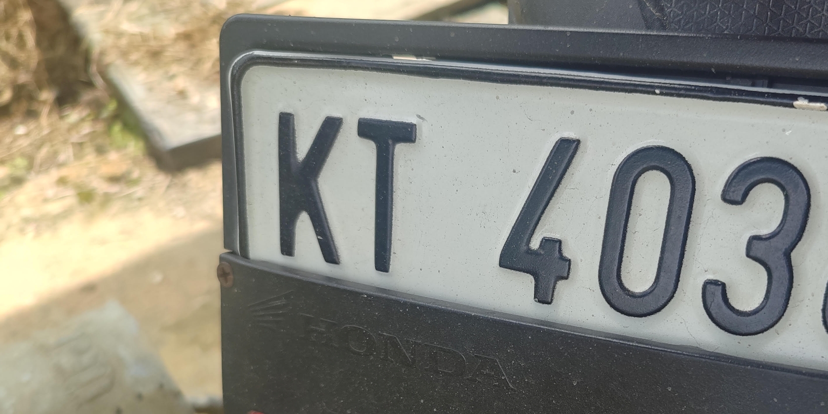 Plat asal Kalimantan Timur.