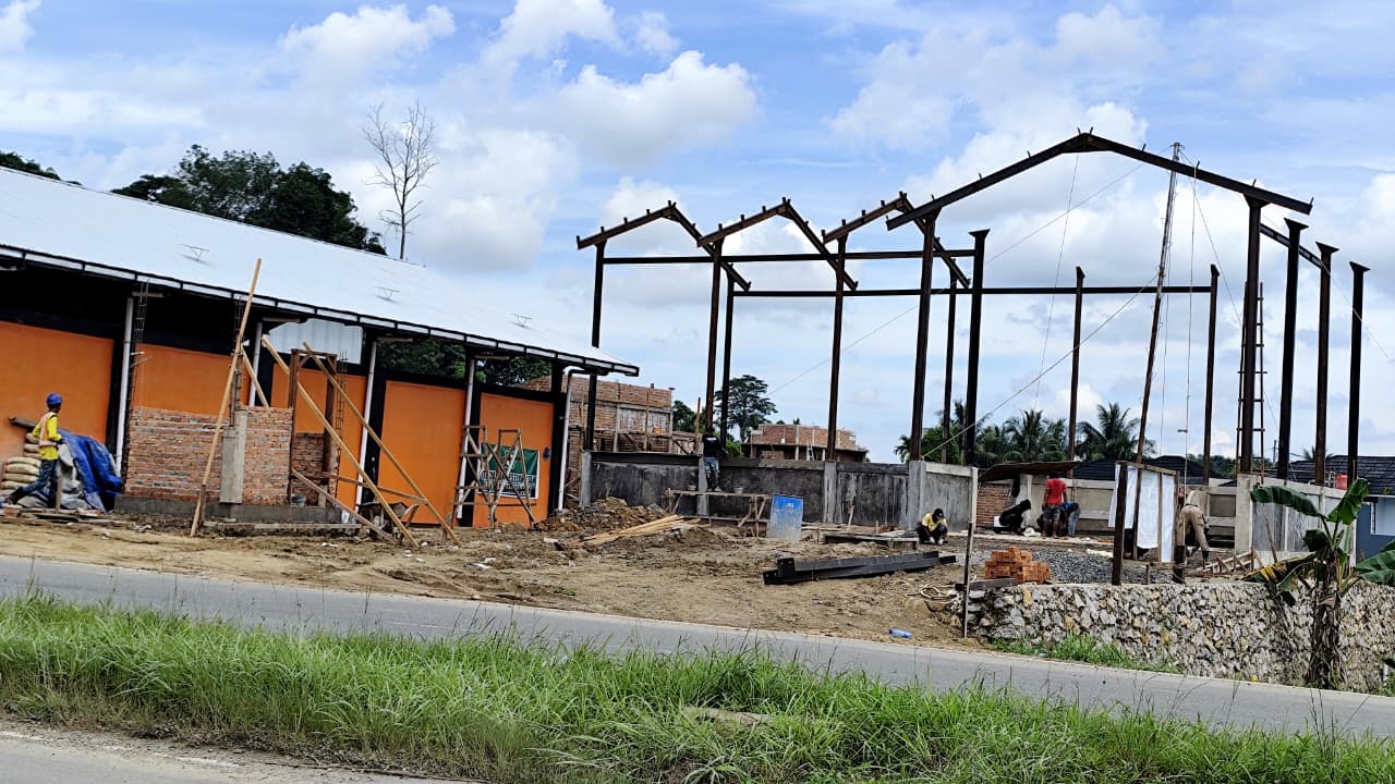 BANGUNAN BARU: Salah satu titik rencana incinerator di Jalan Nusyirwan Ismail, Kelurahan Lok Bahu Kecamatan Sungai Kunjang. DENNY SAPUTRA/KP