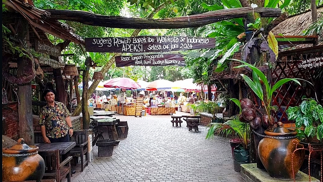 Balikpapan punya wisata nostalgia ala desa Jawa di tengah hutan, lengkap dengan kuliner dan budaya.
