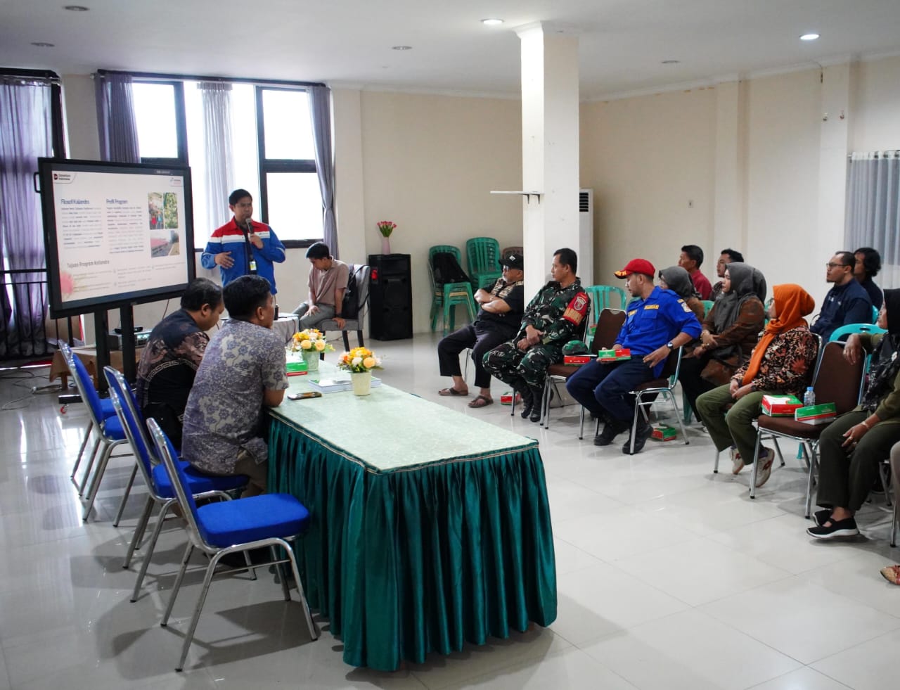 SIAP TERUSKAN PROGRAM: Berlangsung di Aula Kelurahan Baru Ilir, digelar Monitoring dan Evaluasi Program KALIANDRA (Kampung Baru Ilir Mandiri, Indah & Sejahtera).