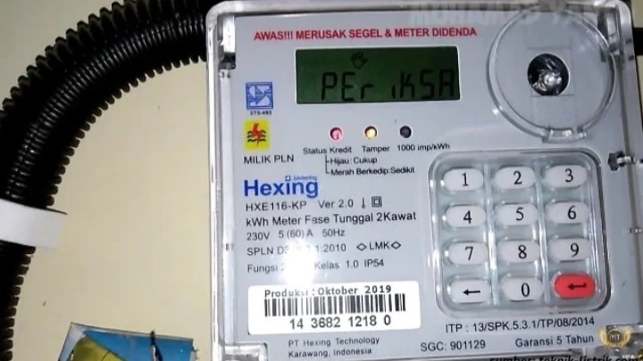 Salah satu meteran merek Hexing yang kode rahasianya berbeda dengan merek lain.