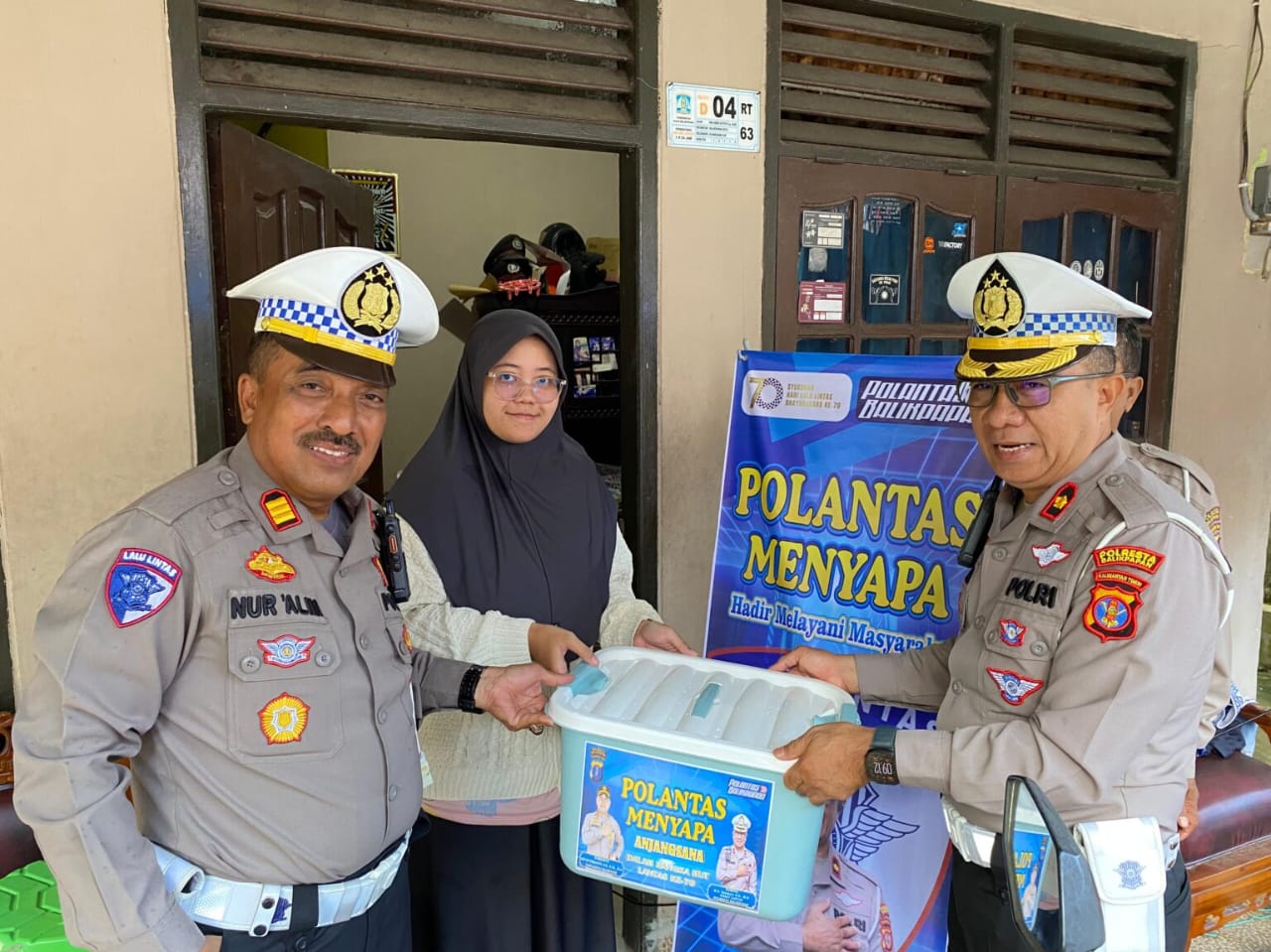ANJANGSANA: Silaturahmi dan salurkan bantuan pada purnawirawan polri dilakukan jajaran Satlantas Polresta Balikpapan.