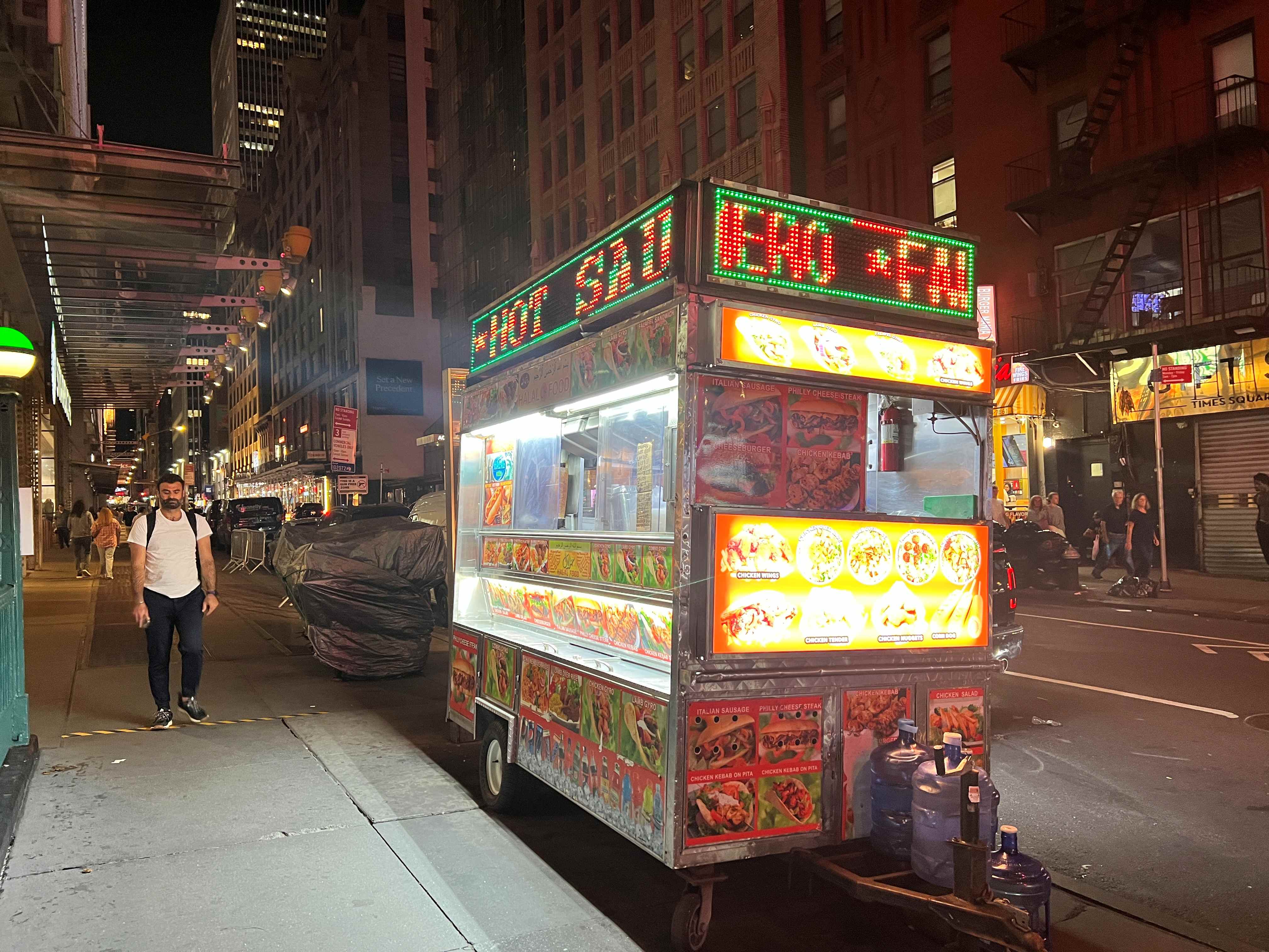 Salah satu street food di New York yang menjual makanan khas India. (FOTO ROMDANI/KP)