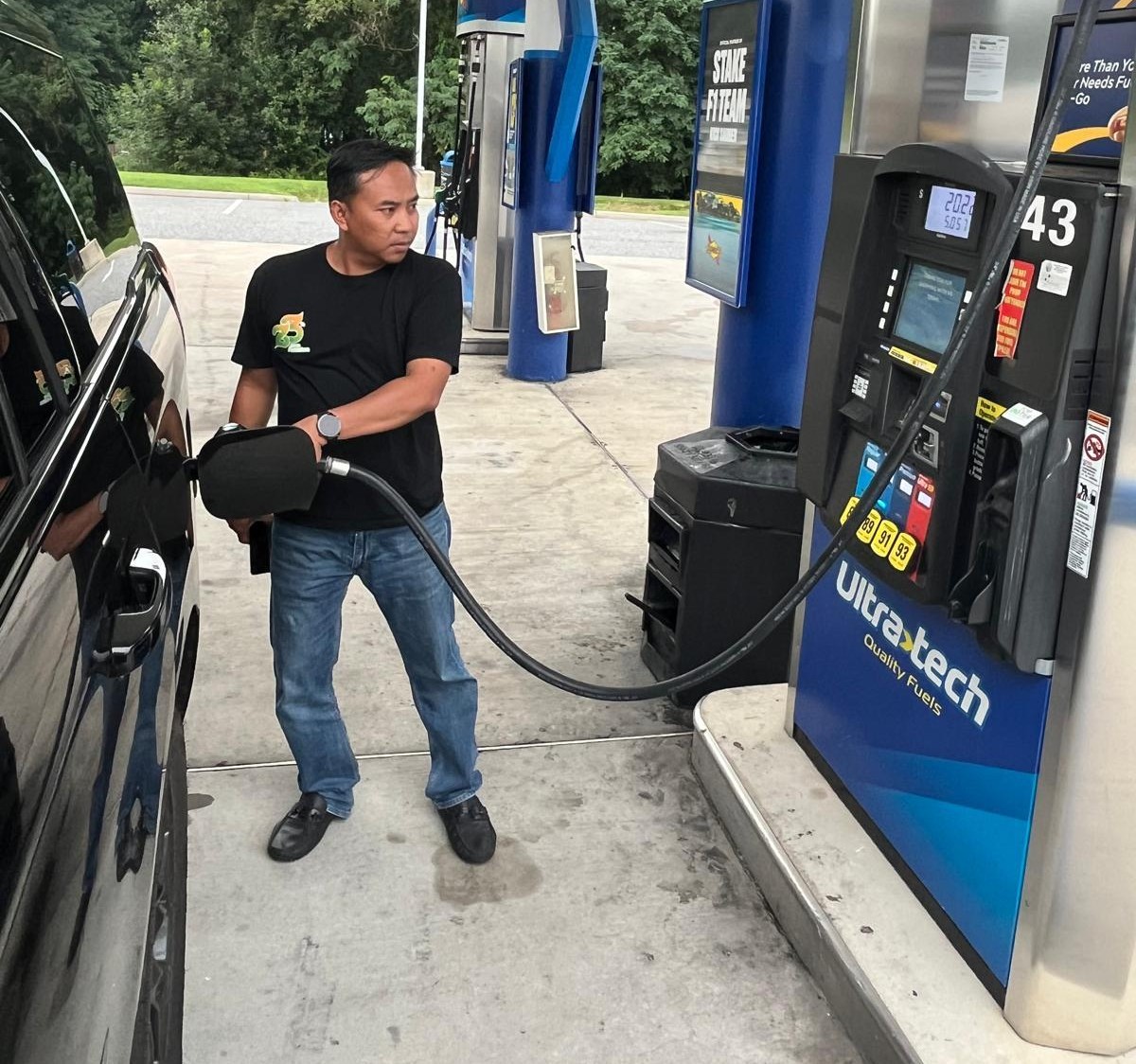 Penulis bersama Erwin D Nugroho yang menyetir mobil melaju ke Washington dari New York.